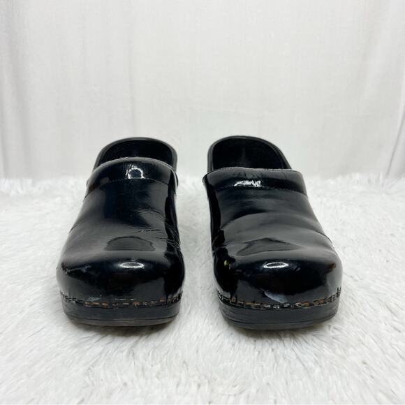 DANSKO / classic black patent leather slip on nursing clogs / 40 - Picture 4 of 11